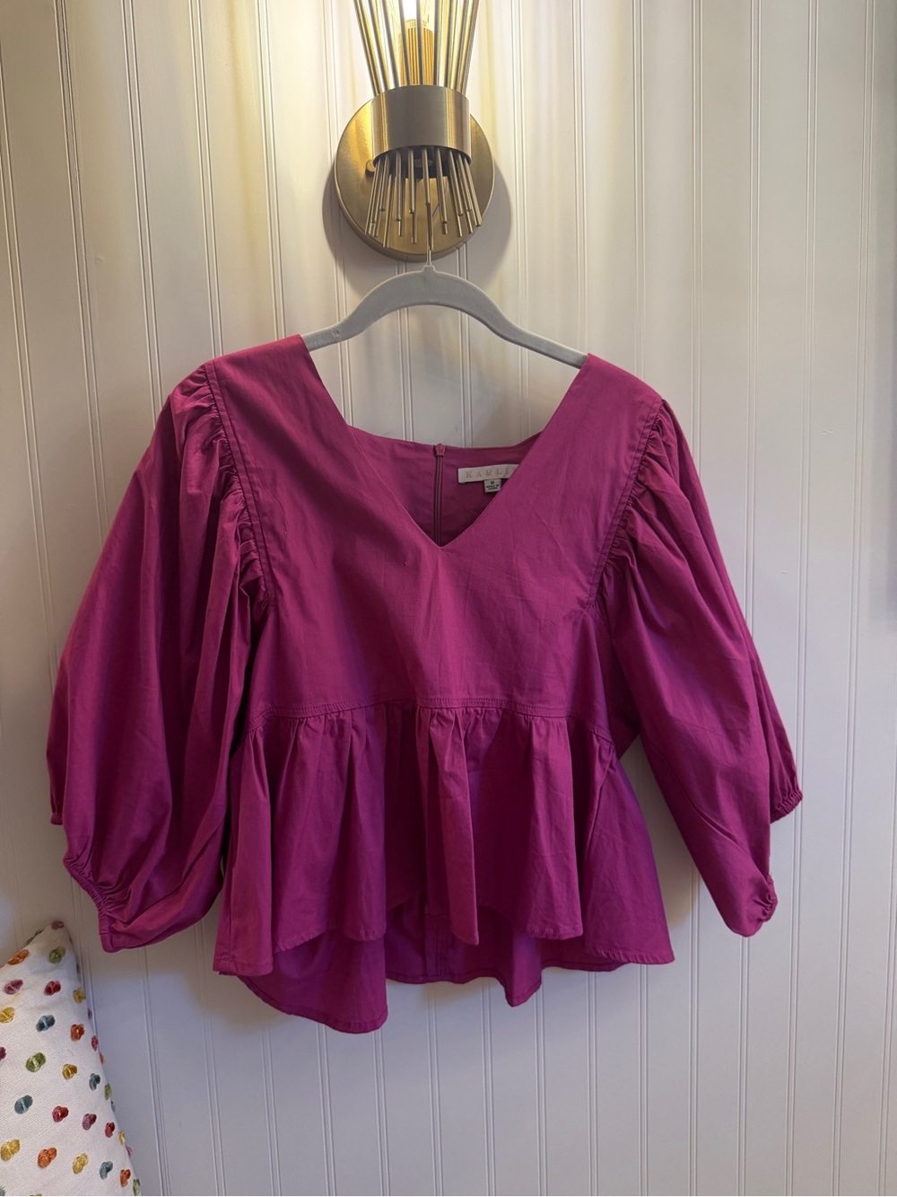 Karlie V-Neck Puff Sleeve Peplum Top in Magenta